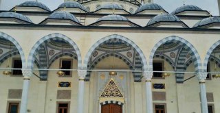İzmir’de camiler dezenfekte ediliyor