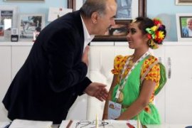 Başkan Türkyılmaz  koltuğu dünya çocuklarına bıraktı