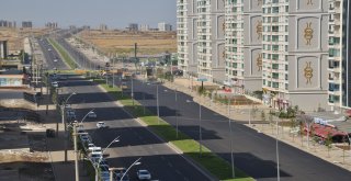 Büyükşehir caddelere 200 bin ton asfalt serdi