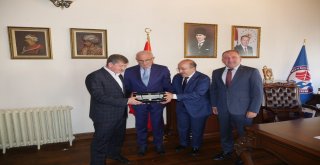 Başkan Gümrükçüoğlu, Bölge Koordinatörü Yılmaz'ı ağırladı