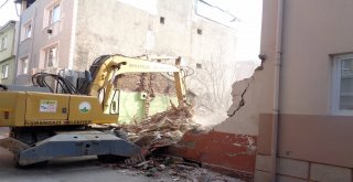 Osmangazi’de Metruk Binalar Yıkılıyor