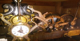 Balıkesir’in simgesi konumunda olan ve 191 yıldan bu yana çalışan “Koca Saat” adıyla bilinen Anafartalar Caddesi Kuva-yi Milliye Müzesi yanındaki saat kulesinin arızası Balıkesir Büyükşehir Belediyesi