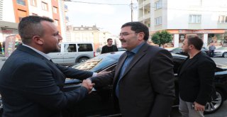 Başkan Hasan Can ve AK Parti Ümraniye İlçe Başkanı Av. Mahmut Eminmollaoğlu AK Parti Çakmak Mahalle Başkanı Mustafa Kütük’e Taziye Ziyaretinde Bulundu