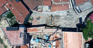 Bursa'da surları kuşatan binalar kaldırıldı