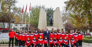Başkan Zolan Büyükşehir Belediyespor sporcularını uğurladı