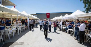 Başkan Soyer Büyükşehir çalışanlarıyla bayramlaştı