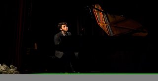 Maltepeli genç piyanist başarılarıyla göz kamaştırıyor