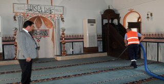 Osmangazideki Camilerde Ramazan Temizliği