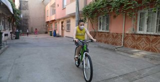 Başkan Aktaş'tan lösemi hastası Murat'a bisiklet