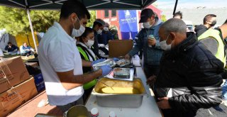 Büyükşehir’den depremzedelere 26 bin kişilik yemek