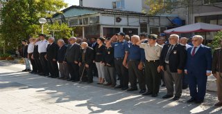 Gaziler Günü nedeniyle ilçemizde düzenlenen törende Orhaneli Kaymakamı Emir Osman Bulgurlu, Belediye Başkan Yardımcımız Kadir Mehmet Başay Atatürk Anıtı'na çelenklerini sundular.