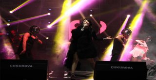 3 Ocak Coşkusu Hande Yener Konseriyle Taçlandı