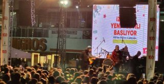 İzmirliler 2022’ye müzikle girdi