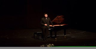 Maltepeli genç piyanist başarılarıyla göz kamaştırıyor