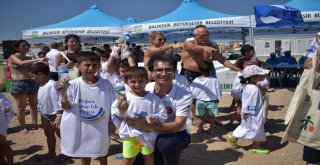 Yaz sezonun açılmasıyla birlikte Büyükşehir Belediyesi sorumluluğunda bulunan plajlarda başlayan kıyı-plaj temizliği çalışmaları tüm hızıyla devam ediyor.