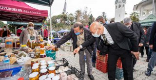 Başkan Soyer yılbaşı alışverişini Kültürpark Üretici Pazarı’nda yaptı