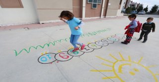 Denizli'de Okullar gençler ile renkleniyor