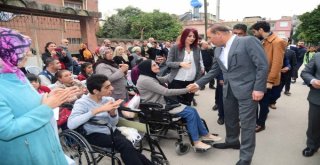 16 Engelli Bireye Başkan Sözlü’den Tekerlekli Sandalye  Başkan Sözlü: “İnsan Odaklı Çalışıyoruz”