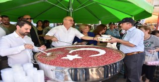 Karaköy'de Ağızlar Aşureyle Tatlandı