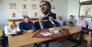 Göreve geldiği günden bu yana özellikle ilçelere yaptığı sık ziyaretlerle tüm dikkatleri üzerine toplayan Balıkesir Büyükşehir Belediye Başkanı Zekai Kafaoğlu, önceki günü Burhaniye'de geçirdi.