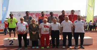 Balıkesir Büyükşehir Belediyesi ve Altıeylül Belediyesinin ev sahipliğinde Uluslararası İsmail Akçay yol koşusunun 10.'su gerçekleştirildi.