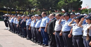 Zabıta teşkilatının kuruluşunun 192. yıl dönümü nedeniye Balıkesir Büyükşehir Belediyesi Zabıta Daire Başkanlığı Atatürk Anıtı'nda bir tören düzenledi.