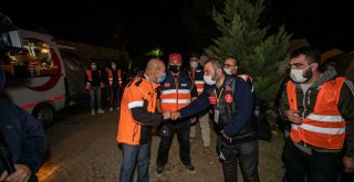 Başkan Soyer’den depremzedelere moral ziyareti