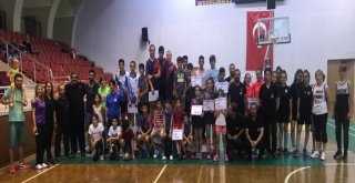 Manisa Büyükşehir Belediyespor Badmintonda Çok Farklı