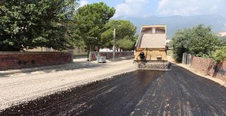 ASAT Finike'de bozulan yolları asfaltlıyor