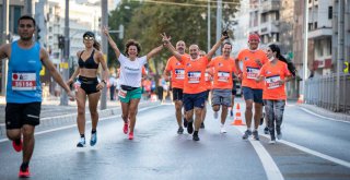 İzmir’de kurtuluş coşkusu maratonla taçlandı