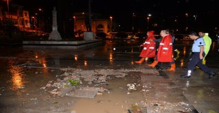 Bandırma ve Erdek ilçelerinde dün meydana gelen yoğun yağışa bağlı sel felaketi nedeniyle bir açıklama yapan Başkan Kafaoğlu, sel felaketinden zarar gören vatandaşlara ve esnafa geçmiş olsun dilekleri