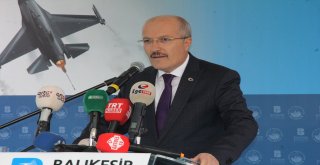 Balıkesir'de Şehit Hava Pilot Yüzbaşı Nail Erdoğan heykeli törenle açıldı.