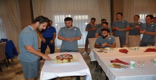 Manisa Büyükşehir Belediyespor’da Cihan’a Sürpriz Doğum Günü Kutlaması