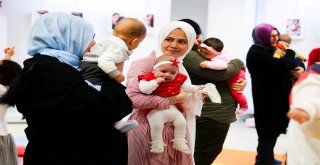 Maltepe'de 50 bebek anneleriyle doyasıya eğlendi