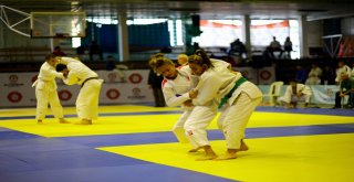 Büyükşehir'den Cumhuriyet Kupası Judo Turnuvası