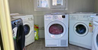 Depremzedeler için 4 noktada çamaşırhane kuruldu