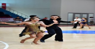 Büyükşehir Belediyesi Dansın Ustaları Adana’da Buluşturdu