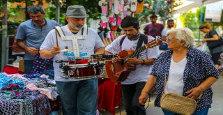 Maltepe’nin pazar ve parklarında müzik coşkusu