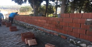 Heybeli'nin Mezarlık Duvarı Yenileniyor
