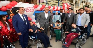 16 Engelli Bireye Başkan Sözlü’den Tekerlekli Sandalye  Başkan Sözlü: “İnsan Odaklı Çalışıyoruz”