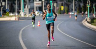 Maraton İzmir koşuldu