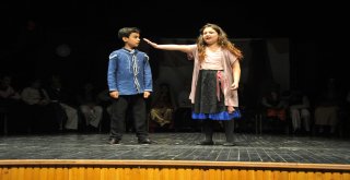 Osmangazi’de Minik Tiyatrocular Büyüledi