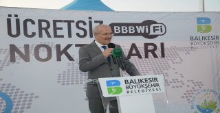 Balıkesir Büyükşehir Belediyesi Bilgi İşlem Dairesi Başkanlığı tarafından hayata geçirilen ücretsiz WİFİ sistemlerinin tanıtımı önceki gün Bandırma kordonda gerçekleştirildi.