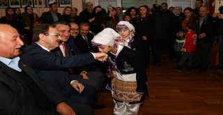 Başkan Zihni Şahin'e Minik Öğrencilerden Sevgi Seli.