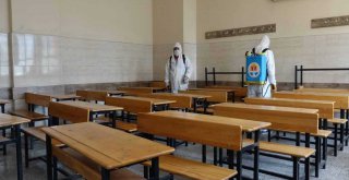 Büyükşehir okullarda dezenfekte ve temizlik çalışması gerçekleştiriyor