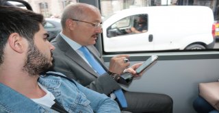Balıkesir Büyükşehir Belediyesi 'Akıllı Kent Balıkesir' projesi kapsamında daha önce sosyal alanlarda uygulamaya koyduğu ücretsiz güvenli internet erişimini toplu taşıma araçlarında da vatandaşların h