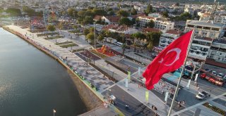 Balıkesir Büyükşehir Belediyesi tarafından yenilenen Akçay Sarıkız Meydanı dün düzenlenen törenle açıldı.