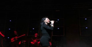 3 Ocak Coşkusu Hande Yener Konseriyle Taçlandı