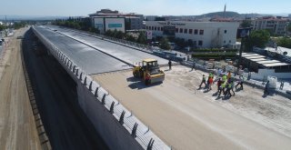 Balıkesir Büyükşehir Belediye Başkanı Zekai Kafaoğlu, yapımı devam eden Adliye Kavşağı'nın bitiş aşamasına geldiğini ve çalışmalar tamamlandığında trafiğin ciddi şekilde rahatlatacağını söyledi.