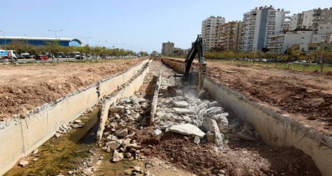 Büyükşehir'in Dere Islahı Çalışmaları Devam Ediyor